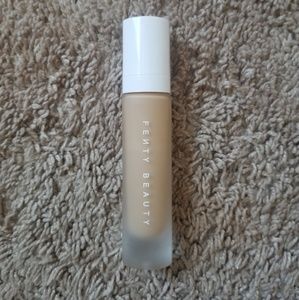 Fenty Pro Filt'r Soft Matte Longwear Foundation